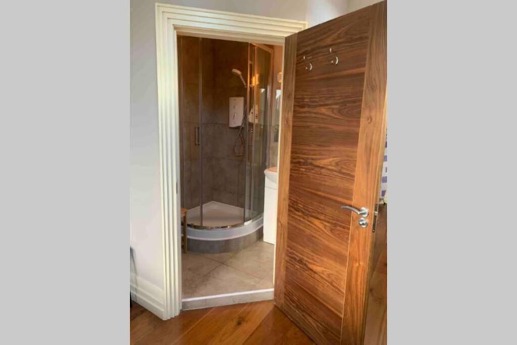 Centre Of Dingle Town - Luxury Holiday Apartment Eksteriør billede